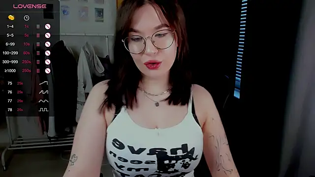 Snapshot of MyNameIsLilith chatting on 04.11.26 MyNameIsLilith online show from 04.11.26