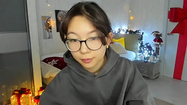 Snapshot of AgnieszkaBanana chatting on 12.25.24 AgnieszkaBanana online show from 12.25.24