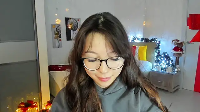 Snapshot of AgnieszkaBanana chatting on 12.25.24 AgnieszkaBanana online show from 12.25.24