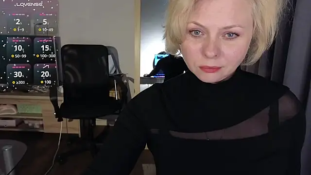 Snapshot of Gray_swann chatting on 02.10.25 Gray swann online show from 02.10.25