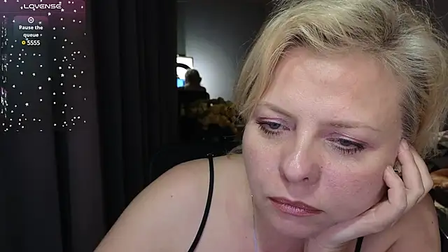 Snapshot of Gray_swann chatting on 02.20.25 Gray swann online show from 02.20.25