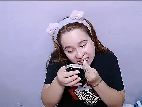 SubLayla01 online show from 04.16.26