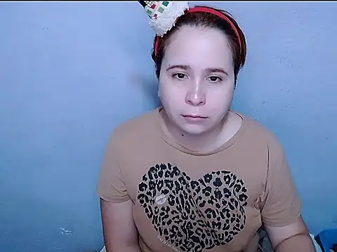 Snapshot of SubLayla01 chatting on 04.28.26 SubLayla01 online show from 04.28.26