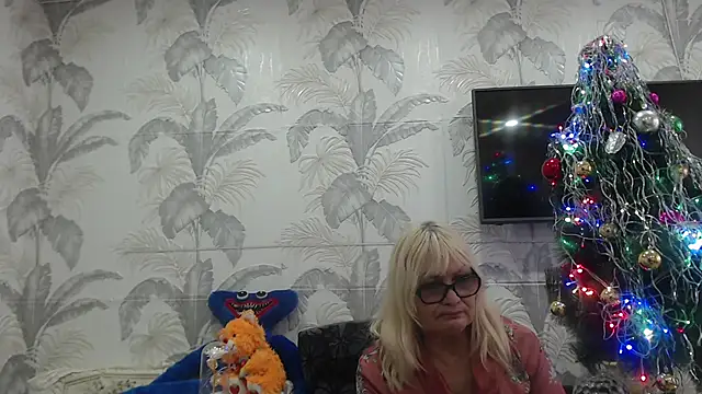 CamDiva113 online show from 01.24.25