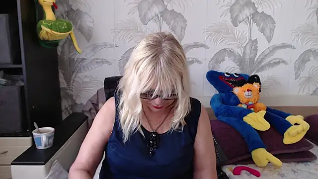 CamDiva113 online show from 03.20.25