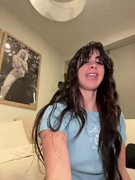 Snapshot of aus_queen chatting on 06.18.26 aus queen online show from 06.18.26