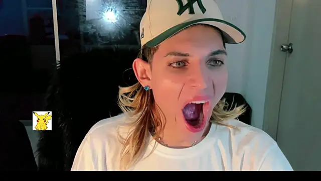 Snapshot of honey_skin chatting on 12.22.24 honey skin online show from 12.22.24