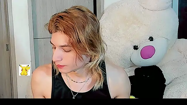 Snapshot of honey_skin chatting on 12.28.24 honey skin online show from 12.28.24