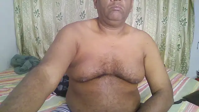 Snapshot of Beargryzzly chatting on 01.21.25 Beargryzzly online show from 01.21.25