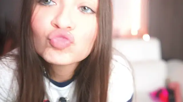 Snapshot of katlyn_martins chatting on 04.27.26 katlyn martins online show from 04.27.26
