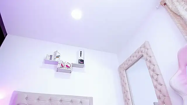 lorennahernandez01 online show from 01.28.25