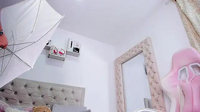 lorennahernandez01 online show from 02.08.25