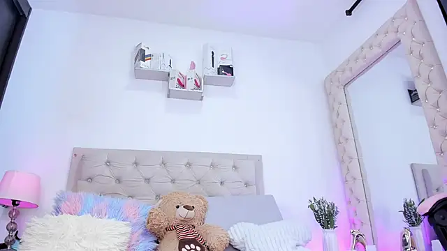 lorennahernandez01 online show from 02.24.26