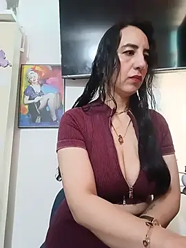 Snapshot of christine-x chatting on 06.10.26 christine-x online show from 06.10.26