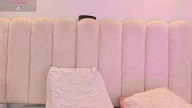 Snapshot of Mia_rom11 chatting on 09.12.25 Mia rom11 online show from 09.12.25