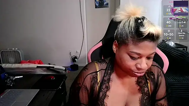 Snapshot of lexilove8 chatting on 11.16.25 lexilove8 online show from 11.16.25