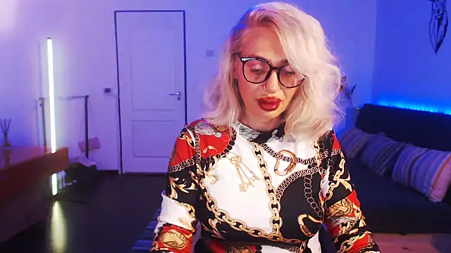 Snapshot of beauty_chl0e chatting on 12.11.24 beauty chl0e online show from 12.11.24