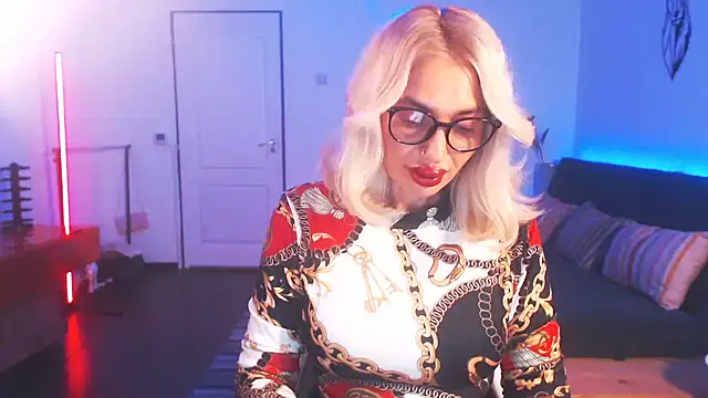 Snapshot of beauty_chl0e chatting on 01.11.25 beauty chl0e online show from 01.11.25