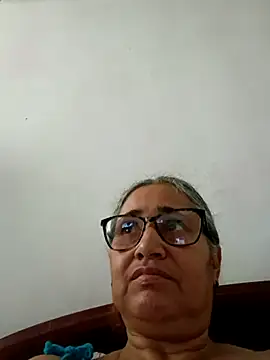 Snapshot of _candi chatting on 04.17.26 candi online show from 04.17.26