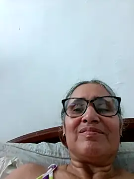 Snapshot of _candi chatting on 04.19.26 candi online show from 04.19.26