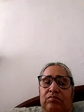 Snapshot of _candi chatting on 04.21.26 candi online show from 04.21.26