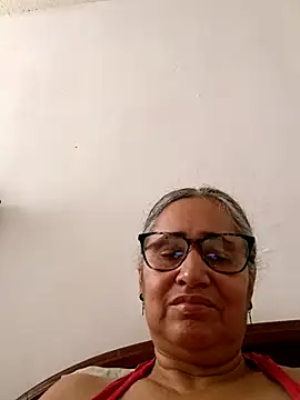 Snapshot of _candi chatting on 04.22.26 candi online show from 04.22.26