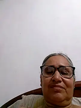 Snapshot of _candi chatting on 04.28.26 candi online show from 04.28.26