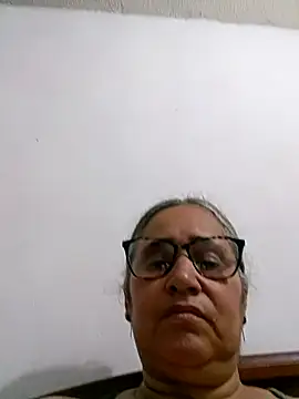 Snapshot of _candi chatting on 04.29.26 candi online show from 04.29.26
