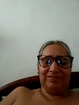 Snapshot of _candi chatting on 05.01.26 candi online show from 05.01.26