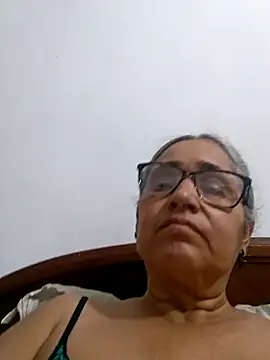 Snapshot of _candi chatting on 05.11.26 candi online show from 05.11.26