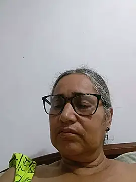 Snapshot of _candi chatting on 05.18.26 candi online show from 05.18.26