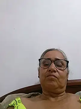 Snapshot of _candi chatting on 05.18.26 candi online show from 05.18.26