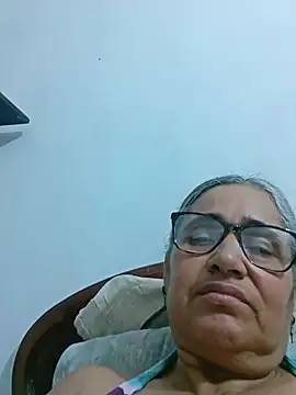 Snapshot of _candi chatting on 05.20.26 candi online show from 05.20.26