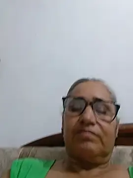 Snapshot of _candi chatting on 05.25.26 candi online show from 05.25.26