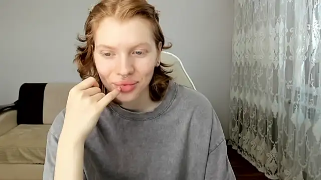 Snapshot of StellaDavis chatting on 05.08.26 StellaDavis online show from 05.08.26