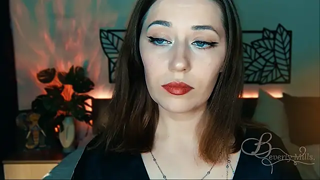 MissBeverlyMills online show from 01.17.25