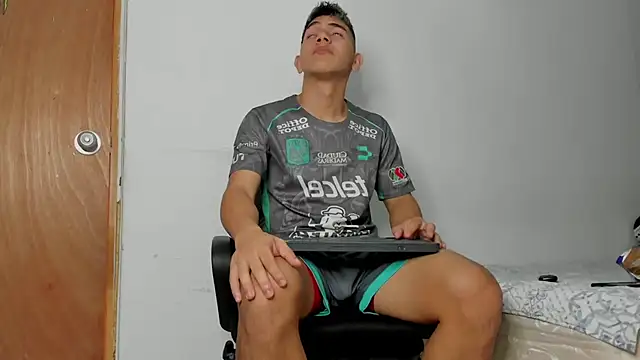 Snapshot of andrew_rose_ chatting on 01.17.26 andrew rose online show from 01.17.26