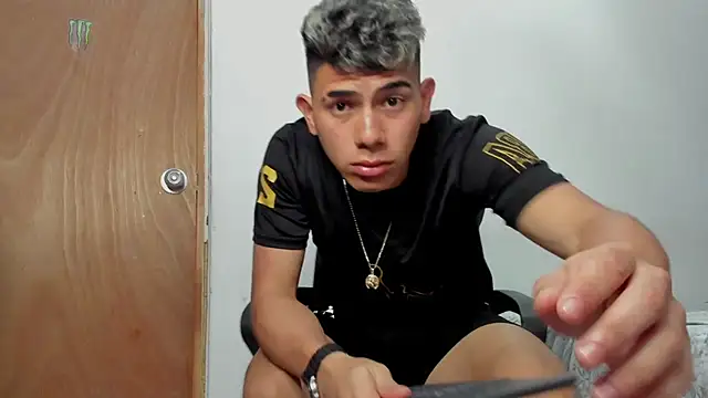 Snapshot of andrew_rose_ chatting on 02.09.26 andrew rose online show from 02.09.26