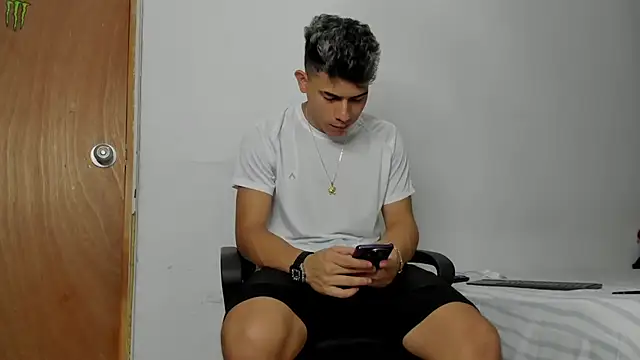 Snapshot of andrew_rose_ chatting on 02.19.26 andrew rose online show from 02.19.26