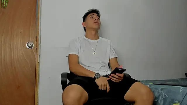 Snapshot of andrew_rose_ chatting on 02.21.26 andrew rose online show from 02.21.26