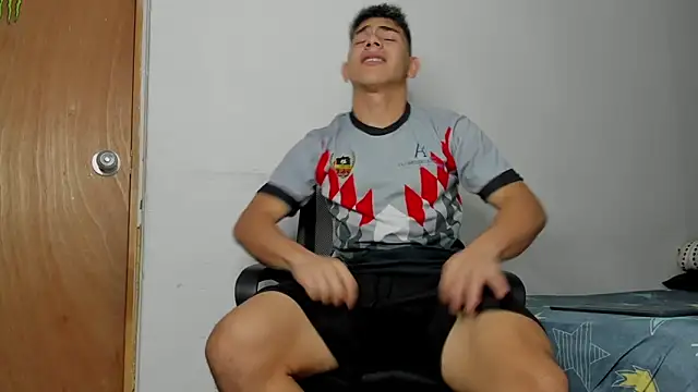 Snapshot of andrew_rose_ chatting on 02.26.26 andrew rose online show from 02.26.26