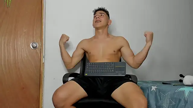 Snapshot of andrew_rose_ chatting on 03.01.26 andrew rose online show from 03.01.26