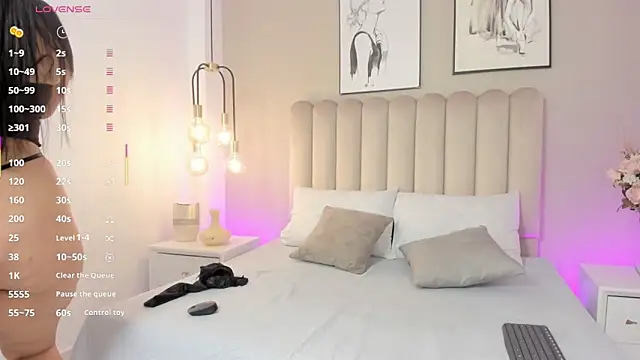 LindaRey  online show from 02.20.25