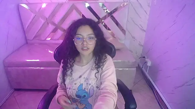 Snapshot of victoria_castillo_b chatting on 03.12.25 victoria castillo b online show from 03.12.25