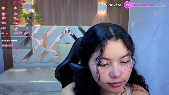 Snapshot of victoria_castillo_b chatting on 10.08.25 victoria castillo b online show from 10.08.25