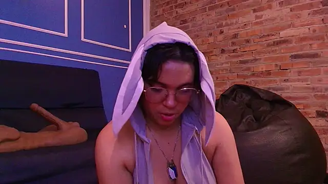 Emmapark  online show from 11.19.25