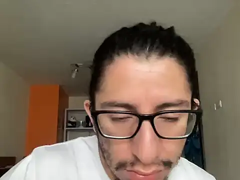 Snapshot of littlelatinhunter chatting on 02.05.26 littlelatinhunter online show from 02.05.26