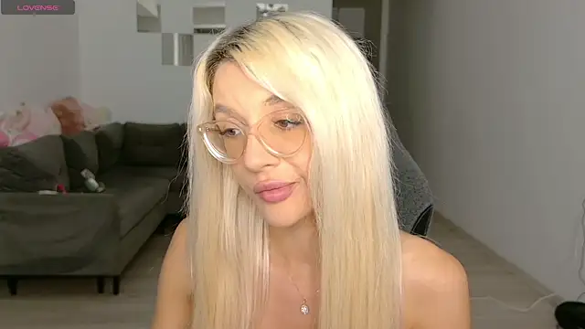 Snapshot of LovelyBianca chatting on 06.08.26 LovelyBianca online show from 06.08.26