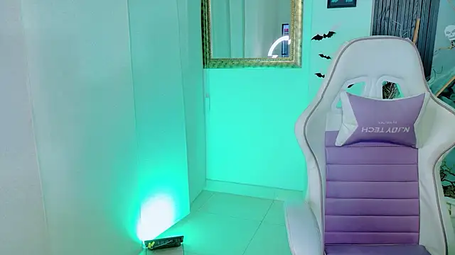 Madison Jackson online show from 04.11.26