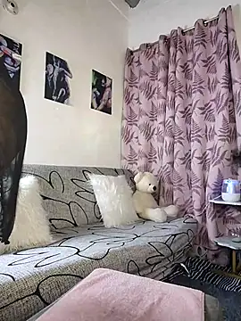 Snapshot of Charlotte_Bayron chatting on 10.23.25 Charlotte Bayron online show from 10.23.25